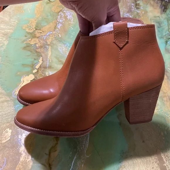 Madewell “The Billie Boot in Leather” English Saddle Color - Picture 7 of 11
